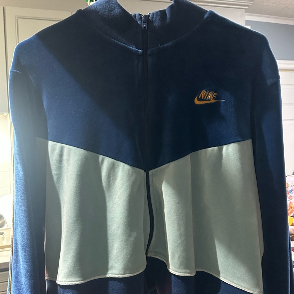 PERFECT CONDITION Nike velvet cropped zip up